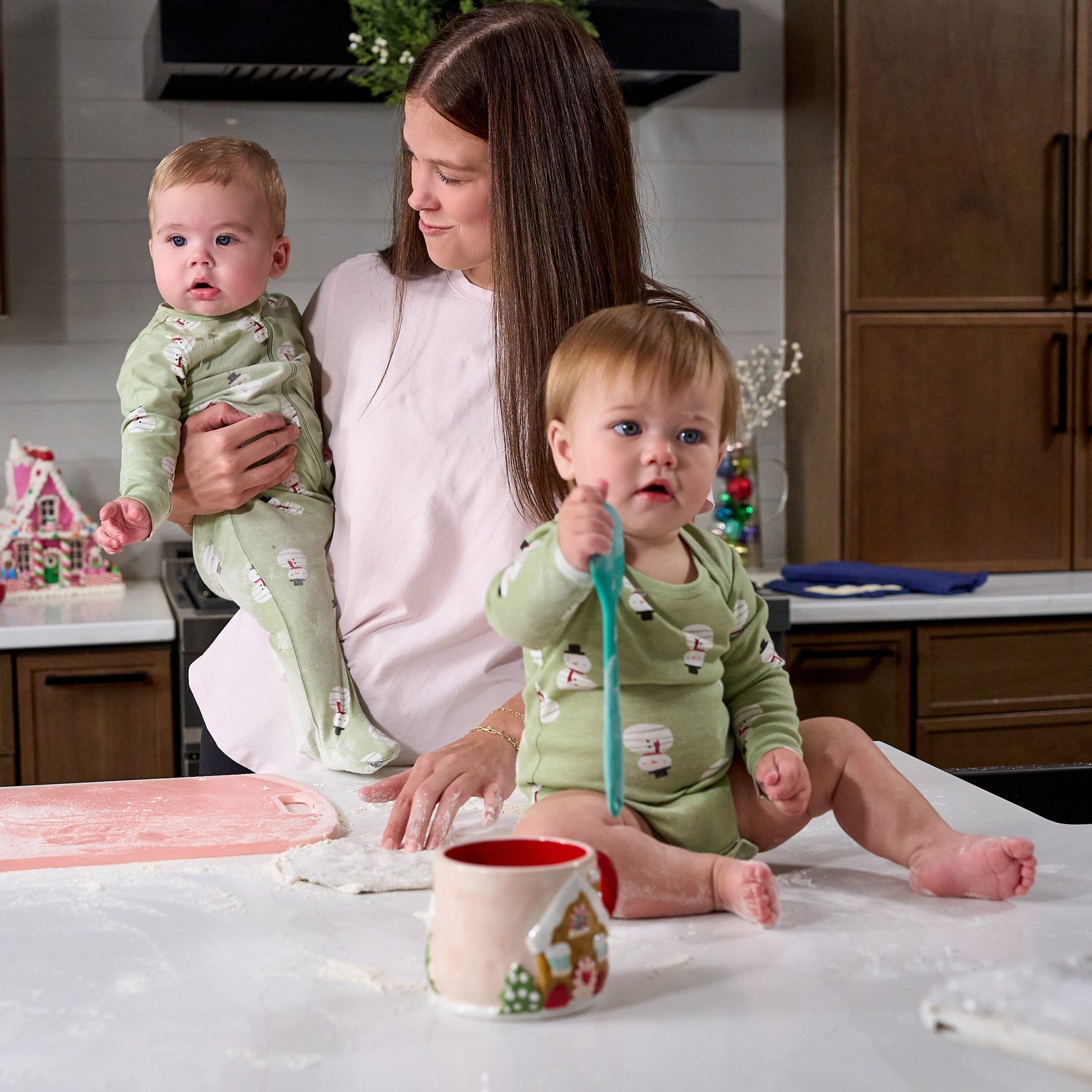 12-Piece Baby Neutral Classic Christmas Layette Set - Image 3