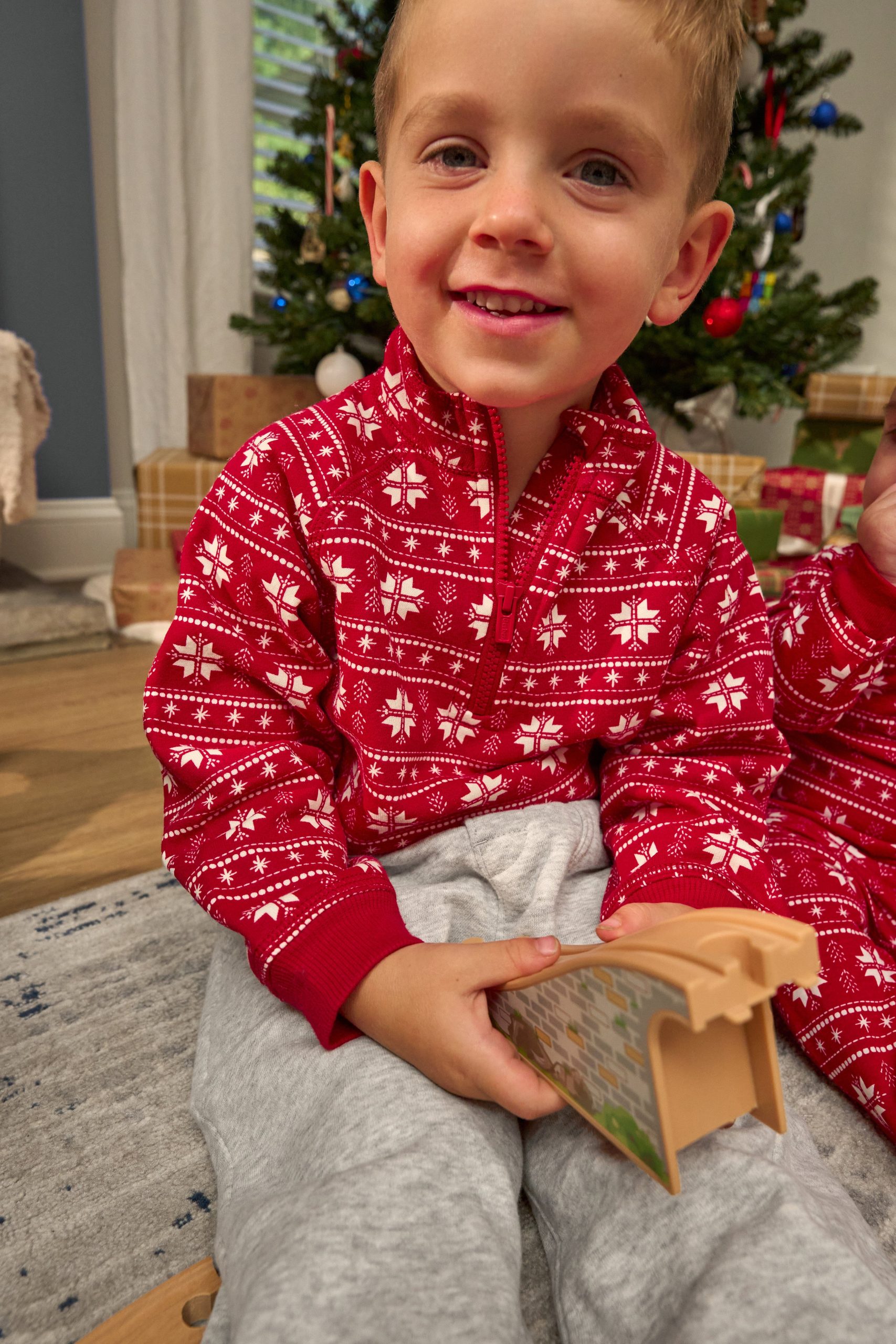 2-Piece Infant & Toddler Boys Red Snowflakes Fleece Top and Pants - Image 2