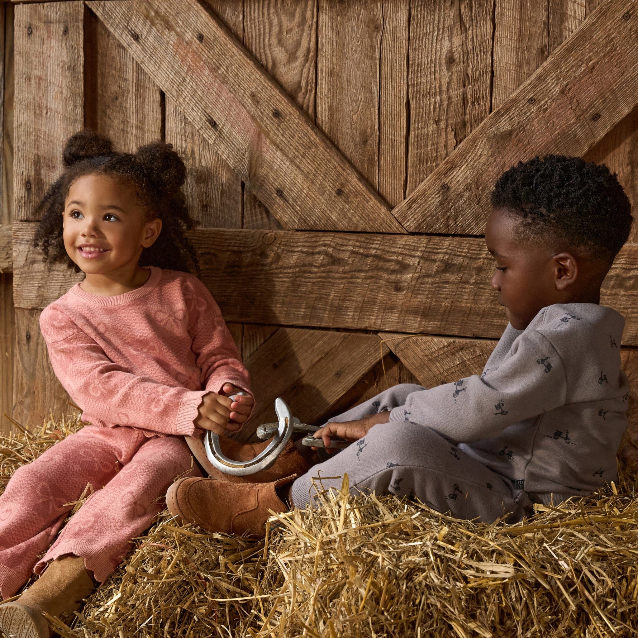 2-Piece Girls Pink Bows Check Sweater Top and Pant Set - Image 3