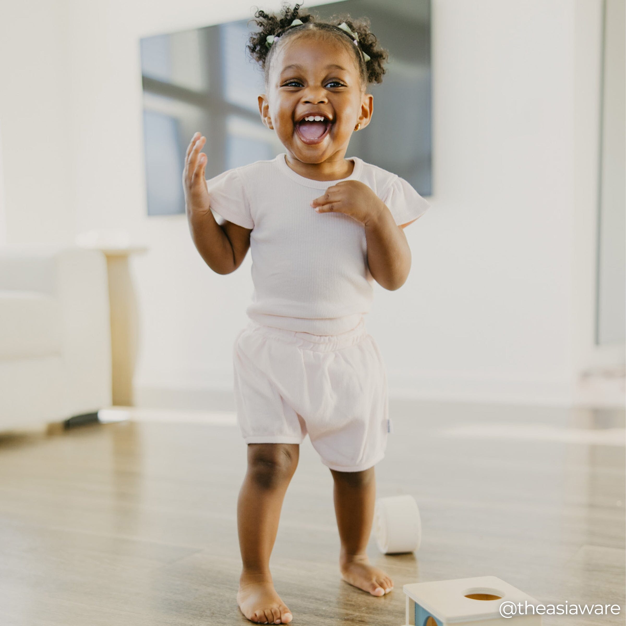 2-Piece Baby Girls Crystal Pink Bodysuit and Shorts Set - Image 2